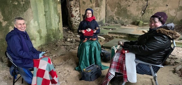 Desperate handbell ringers seek shelter