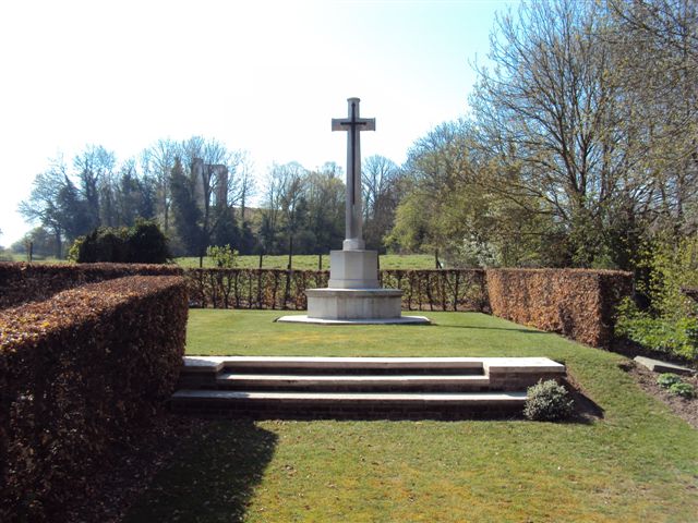 Cross of Sacrifice (in adjoining Cemetery Extension