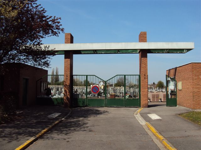 Main entrance to the Bully-Grenay Cemeteries and Extensions