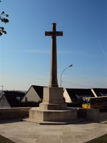 Cross of Sacrifice from within cemetery